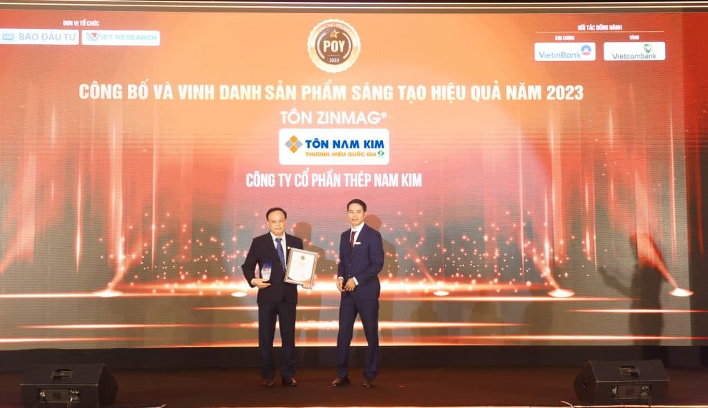 Tôn Nam Kim nhận giải thưởng “Product of the Year” – Sản phẩm, Dịch vụ sáng tạo, hiệu quả của năm 2023 cho sản phẩm tôn ZINMAG 1 FINAL 1