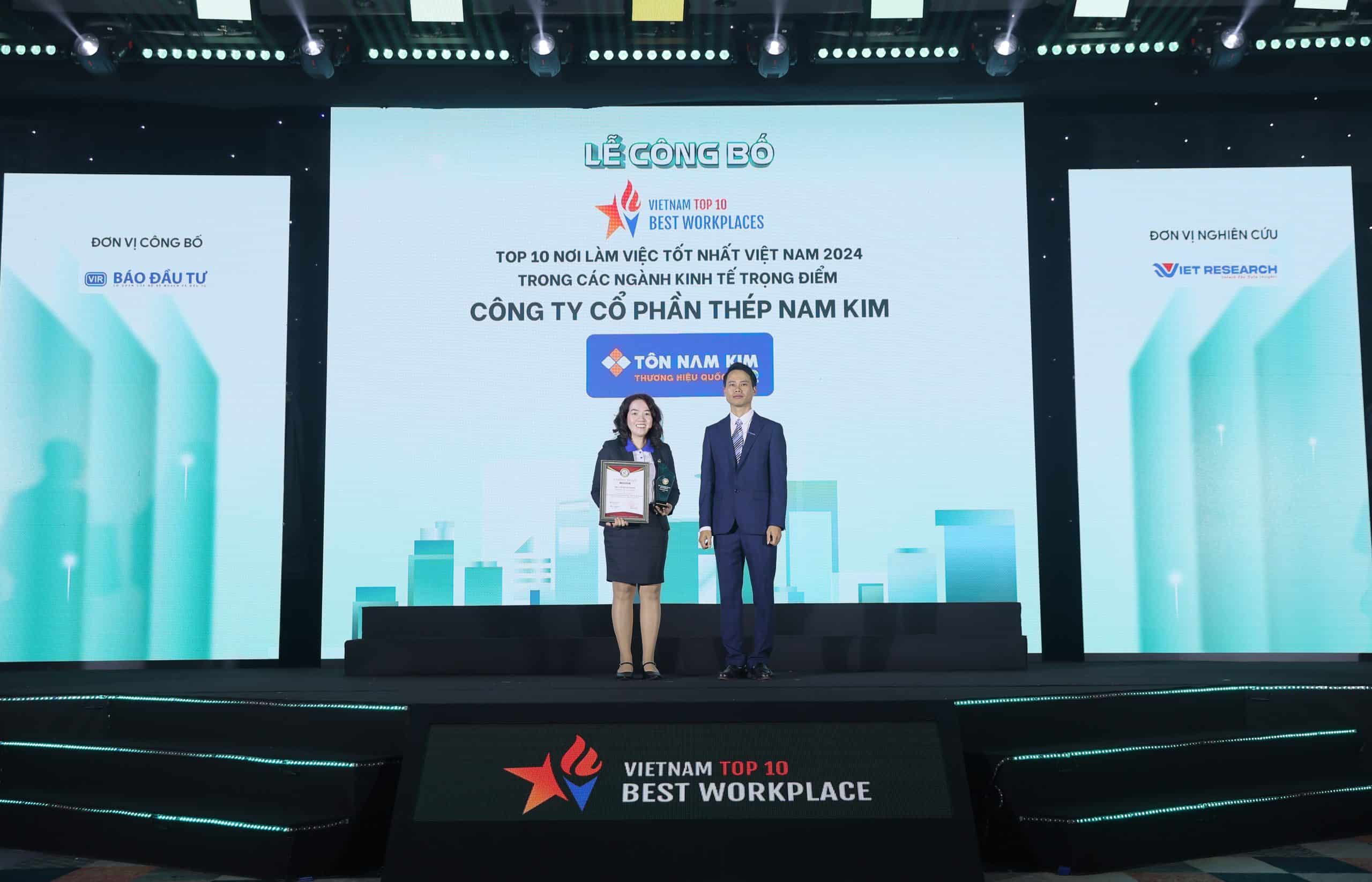 TON NAM KIM RECOGNIZED AMONG VIETNAM'S TOP 10 BEST WORKPLACES IN THE BUILDING MATERIALS INDUSTRY FOR 2024 2 Tôn Nam Kim tự hào được vinh danh là Top 3 nơi làm việc tốt nhất Việt Nam ngành VLXD