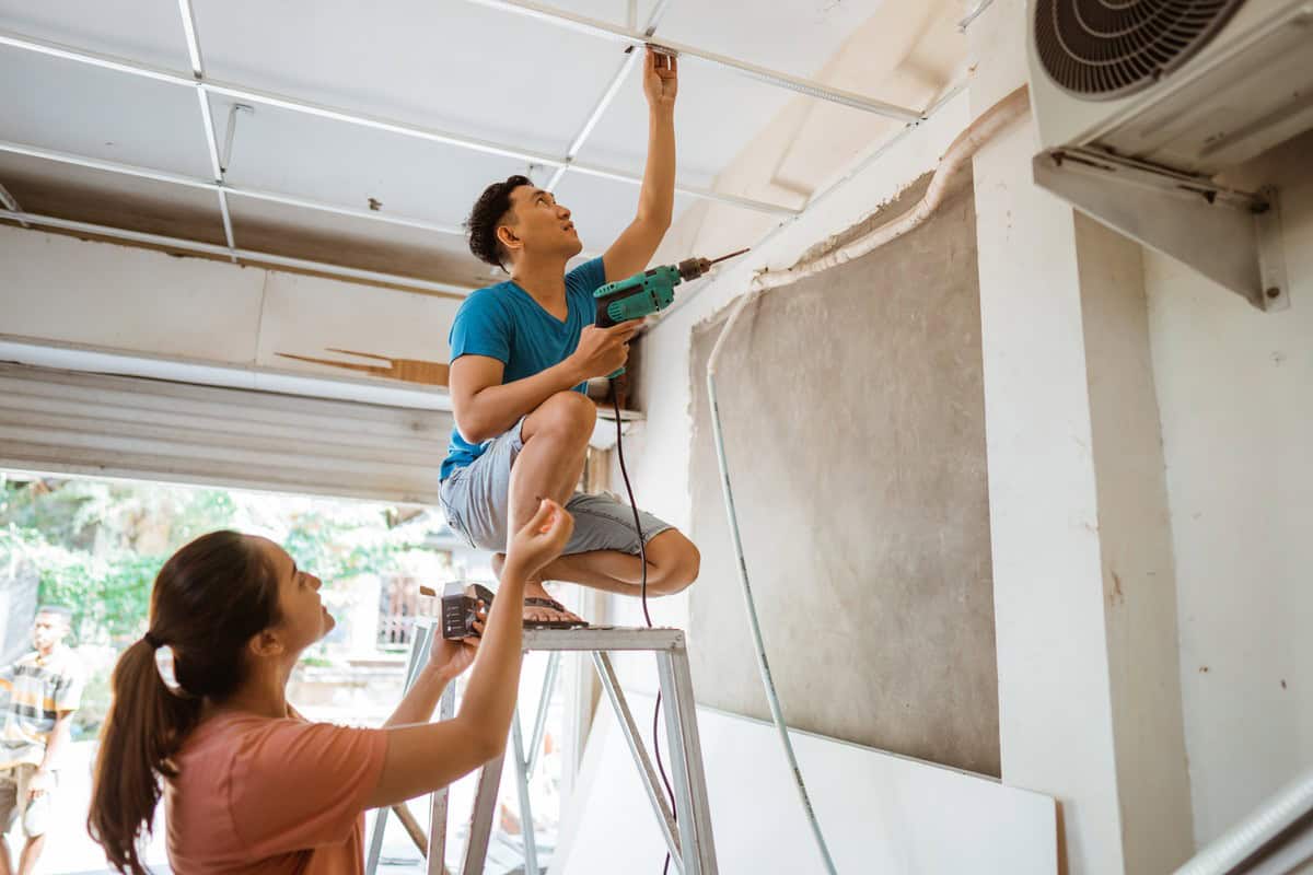 Cải Tạo Nhà Cũ Tiết Kiệm Chi Phí Nhưng Đảm Bảo Đẹp - 2 Loại Tôn Thích Hợp Cho Cải Tạo Nhà Cũ 1 Đánh giá trình trạng mái nhà trước khi tiến hành cải tạo sửa chữa