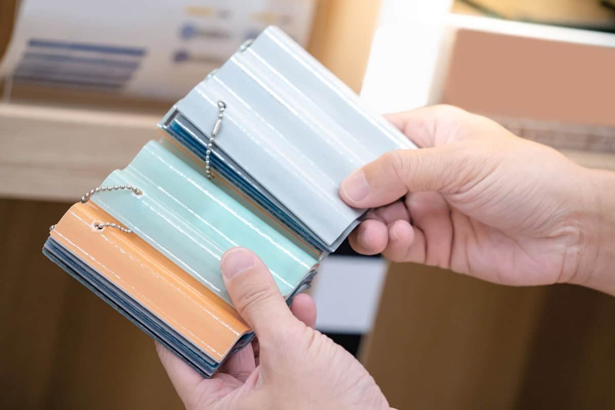 Cải Tạo Nhà Cũ Tiết Kiệm Chi Phí Nhưng Đảm Bảo Đẹp - 2 Loại Tôn Thích Hợp Cho Cải Tạo Nhà Cũ 2 Lựa chọn vật liệu cho mái nhà là yếu tố quan trọng để đảm bảo công trình vừa đẹp mắt lại vừa bền vững