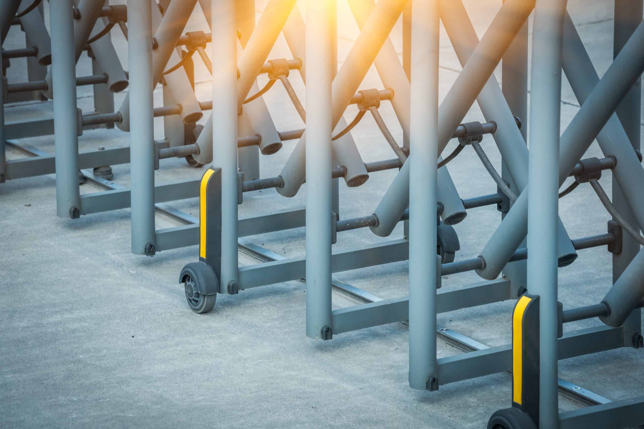 GALVANIZED STEEL PIPE: THE BEST SOLUTION FOR CONSTRUCTION AND ENGINEERING PROJECTS 5 Ống thép được ứng dụng làm hàng rào cửa .