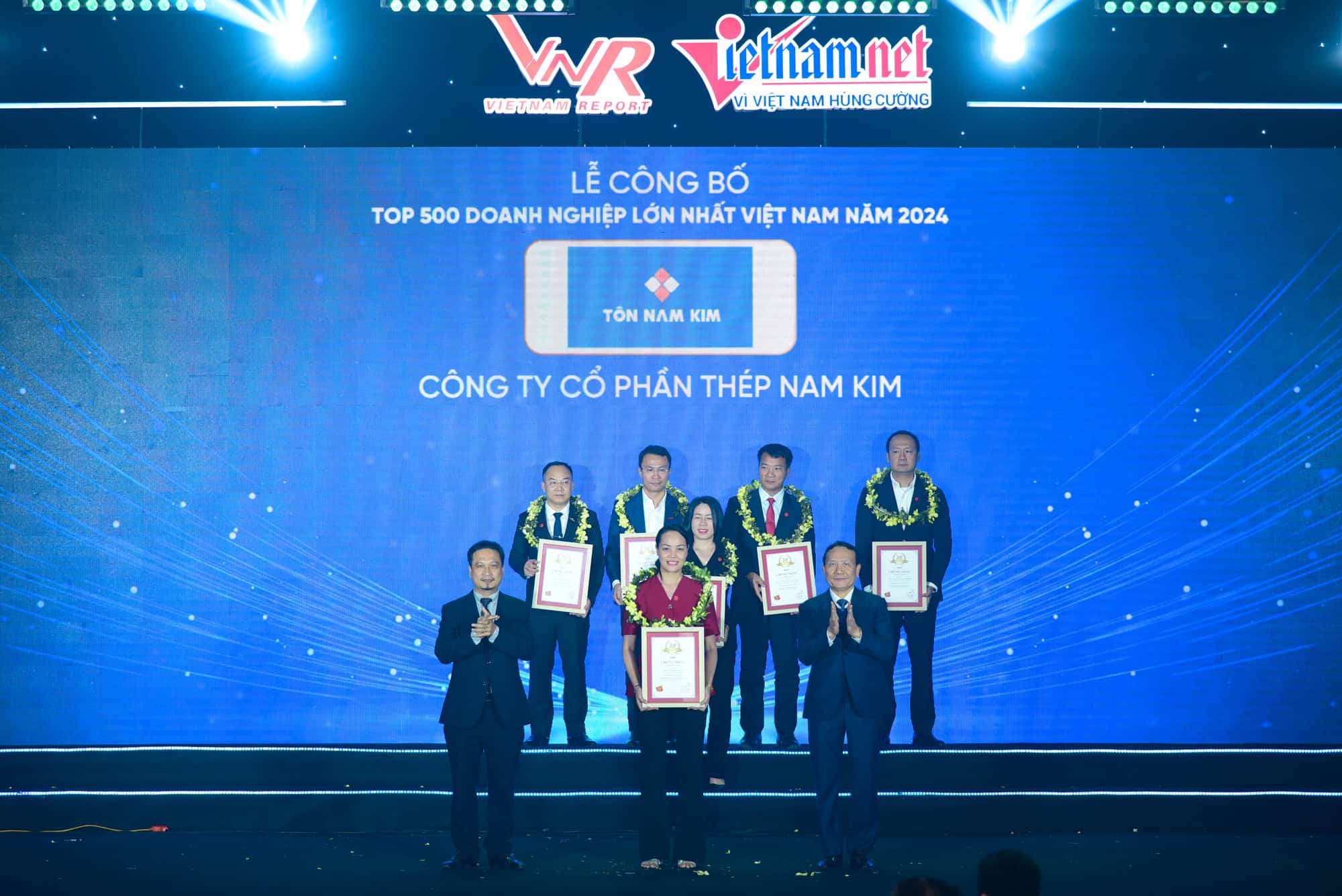 Tôn Nam Kim: Tự hào khi được vinh danh trong Top 50 Doanh nghiệp tư nhân lớn nhất Việt Nam 2 Tôn Nam Kim là doanh nghiệp sản xuất tôn thép hàng đầu tại Việt Nam