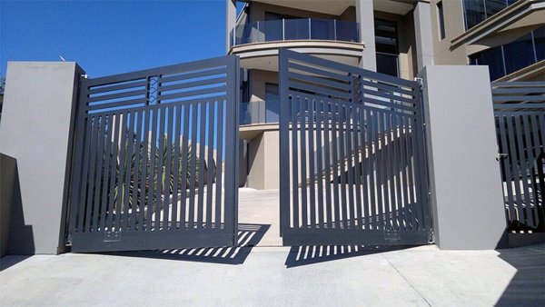 Thép Hộp Mạ Kẽm: Đặc Điểm, Lợi Ích Và 3 Ứng Dụng Đặc Biệt 7 Ứng dụng thép hộp làm cửa