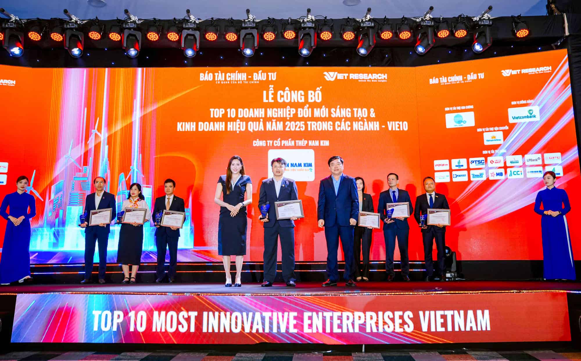 TÔN NAM KIM - KHẲNG ĐỊNH TẦM NHÌN PHÁT TRIỂN BỀN VỮNG & SÁNG TẠO 1 Top 10 Doanh nghiệp ESG Việt Nam Xanh năm 2025
