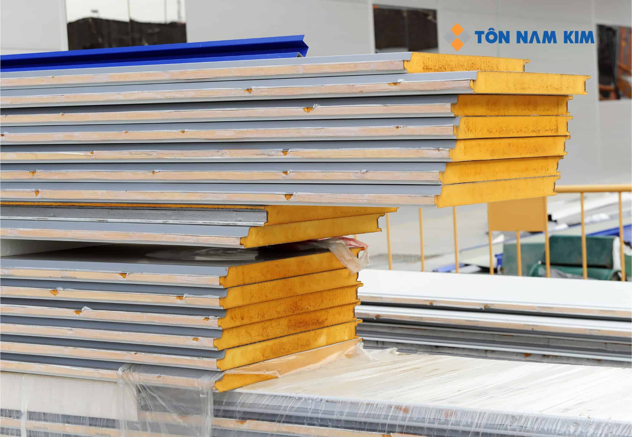GIẢI PHÁP VÁCH NGĂN BẰNG TÔN: BỀN ĐẸP, THI CÔNG NHANH VÀ 4 LOẠI VÁCH NGĂN PHỔ BIẾN 15 vachngan2 2