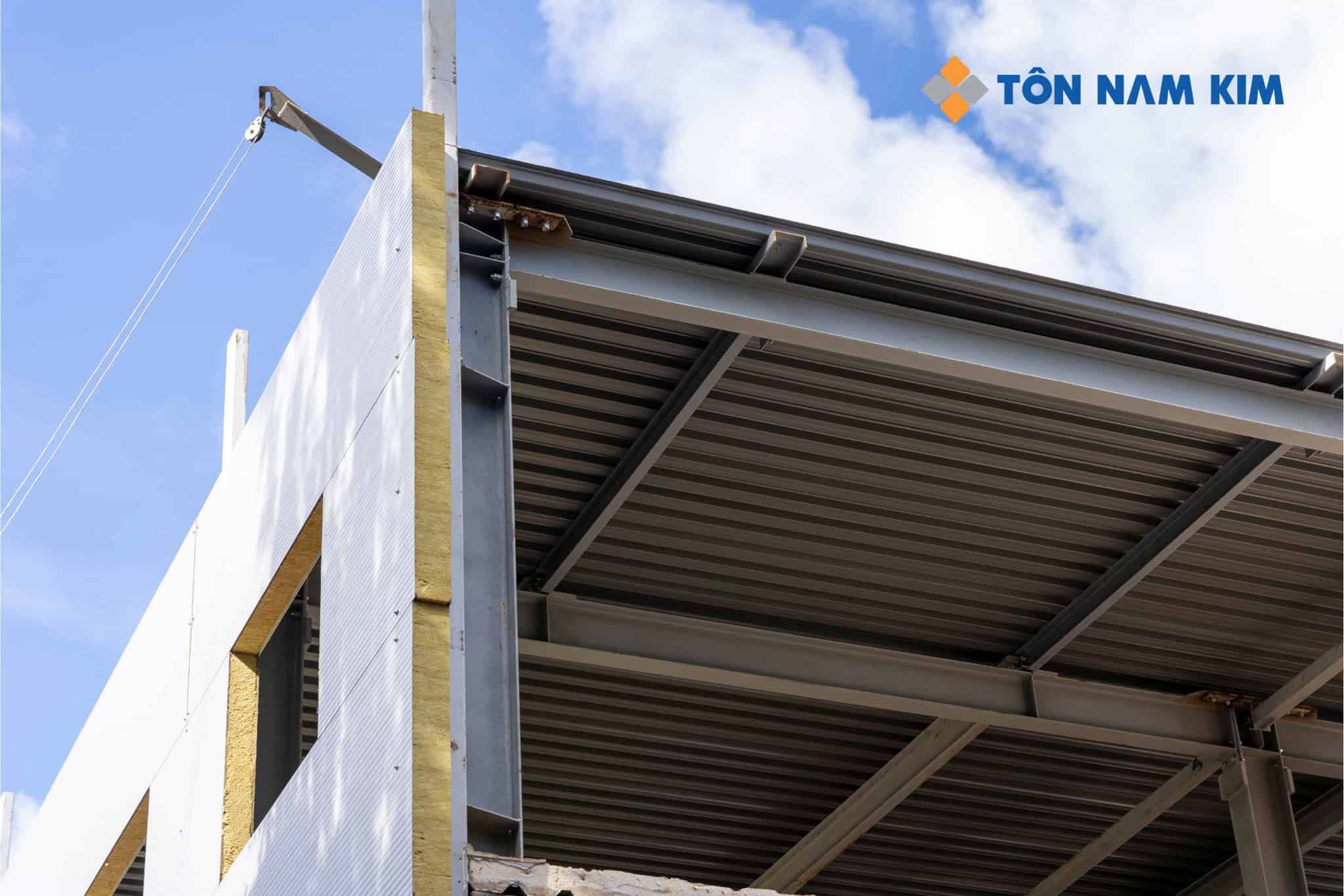GIẢI PHÁP VÁCH NGĂN BẰNG TÔN: BỀN ĐẸP, THI CÔNG NHANH VÀ 4 LOẠI VÁCH NGĂN PHỔ BIẾN 17 vachngan4 2
