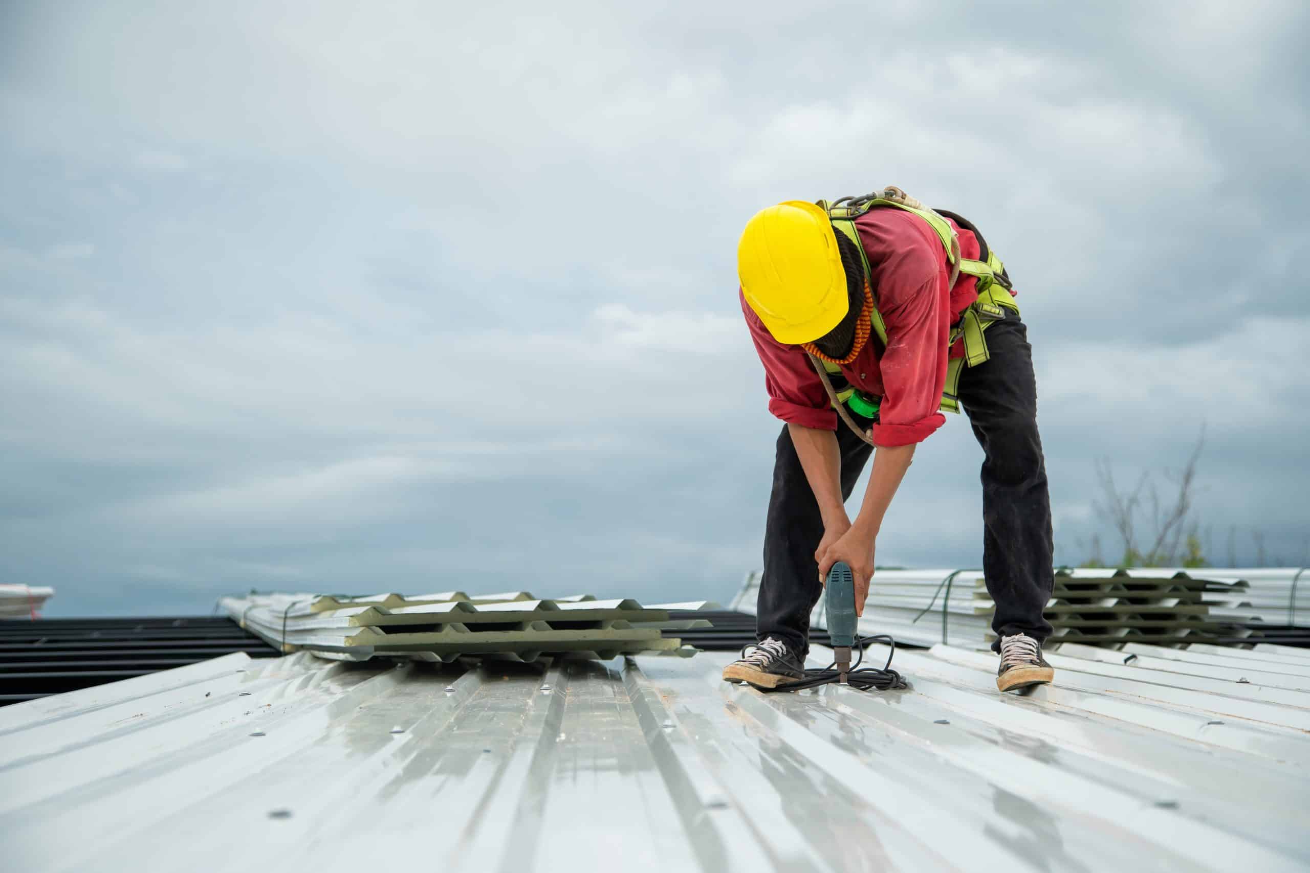 Kinh nghiệm sửa chữa nhà: Giải pháp cải tạo kết cấu và mái lợp bền vững 13 Hướng dẫn thay mái tôn đúng tiêu chuẩn kỹ thuật