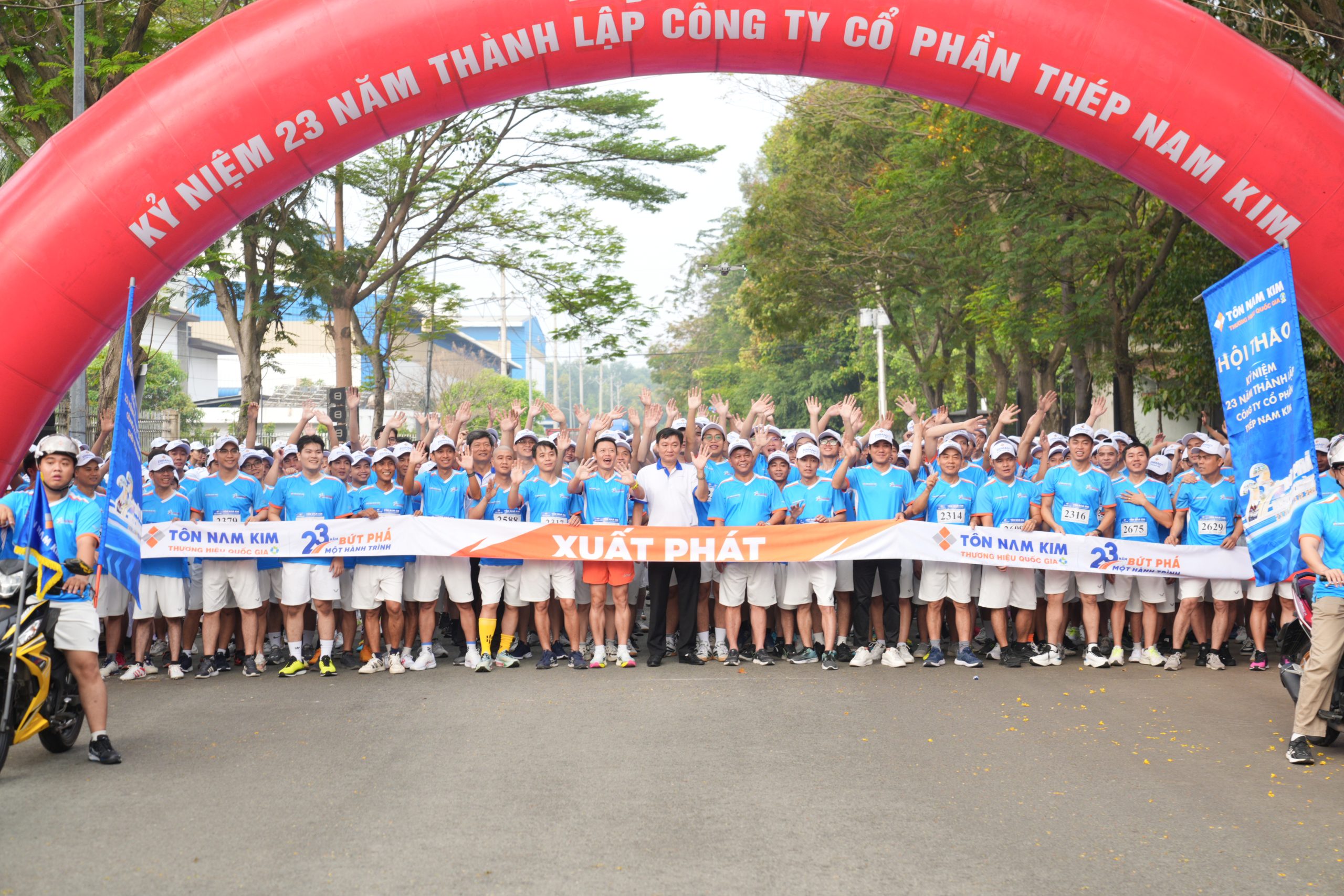 TIẾP LỬA KHÍ THẾ – BỨT PHÁ ĐƯỜNG CHẠY HỘI THAO TÔN NAM KIM 2025 3 KDD06065 scaled
