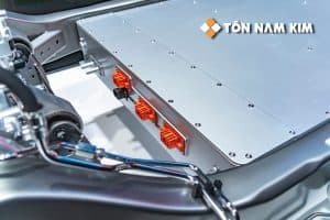 TẠI SAO TÔN MẠ THIẾC (TINPLATE) LÀ SỰ LỰA CHỌN HÀNG ĐẦU CHO NGÀNH BAO BÌ THỰC PHẨM? 15 Tôn mạ thiếc ứng dụng làm vỏ pin xe điện