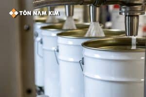 TẠI SAO TÔN MẠ THIẾC (TINPLATE) LÀ SỰ LỰA CHỌN HÀNG ĐẦU CHO NGÀNH BAO BÌ THỰC PHẨM? 14 Tôn mạ thiếc ứng dụng làm thùng chứa dung môi