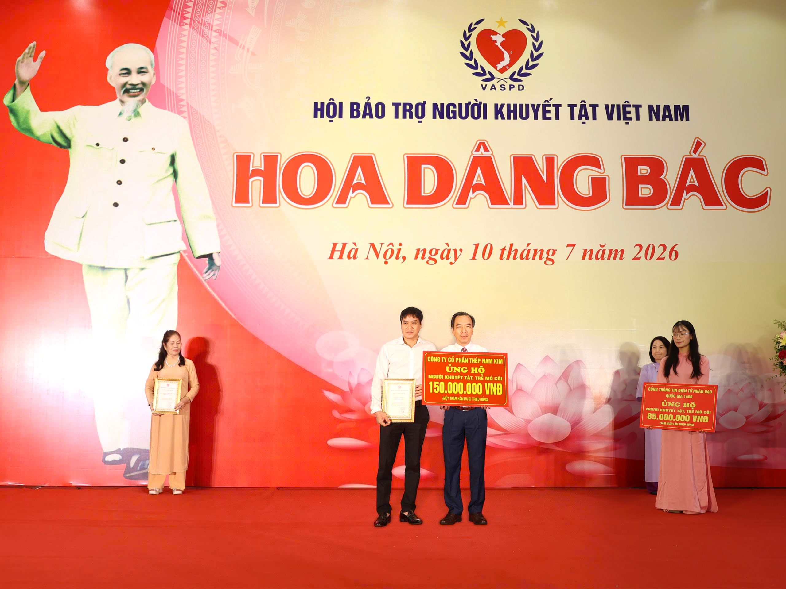 TÔN NAM KIM VINH DỰ NHẬN BẰNG VINH DANH TẠI CHƯƠNG TRÌNH “HOA DÂNG BÁC” 2026 12 123 1 scaled